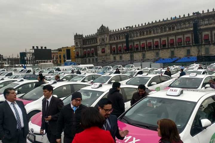 Suman 200 taxis híbridos circulando por la Ciudad de México